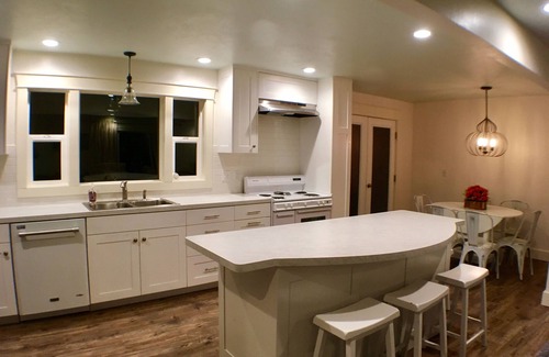 Burley Casa | Large Groups, nearby summer and winter recreation