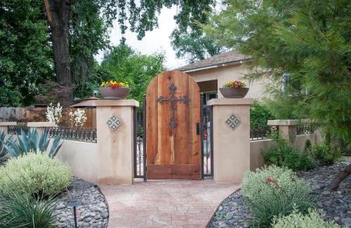 Visalia Casa | Large Groups-Seq Parks Coast Wineries Skiing-All Day Trips!
