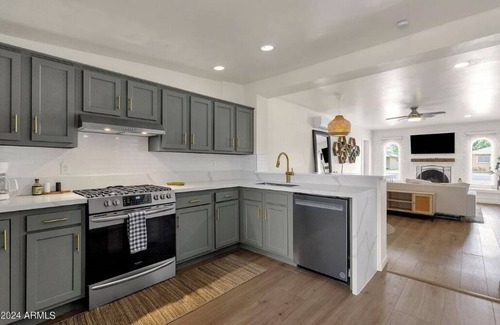 Mesa Casa | Large Guest House - Private Yard!