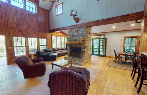 Snowshoe Casa | Large Home Available to Rent at the Base of Snowshoe Resort!