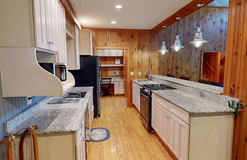 Snowshoe Casa | Large Home Available to Rent at the Base of Snowshoe Resort!