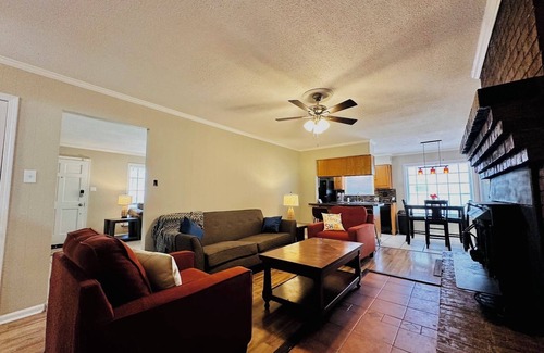 Whitehaven Casa | Large Home For Big Groups in Southhaven Memphis