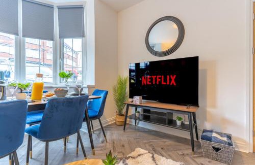 Oldbury Apartamento | Large Home for Contractor & Families close to Birmingham City Centre & Attractions & M5