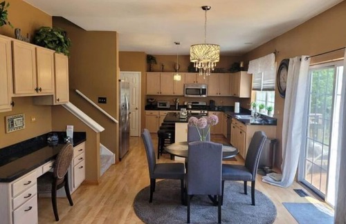 Algonquin Casa | Large Home for Rent - Beats 2 Hotel Rooms!!