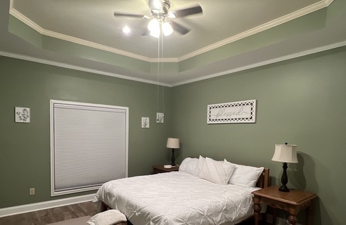 Milton Casa | Large home in quiet neighborhood in wonderful Cajun town.