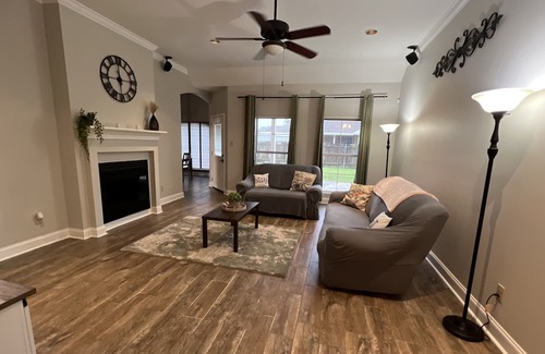 Milton Casa | Large home in quiet neighborhood in wonderful Cajun town.
