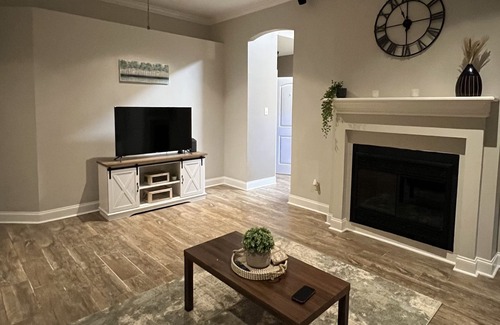 Milton Casa | Large home in quiet neighborhood in wonderful Cajun town.