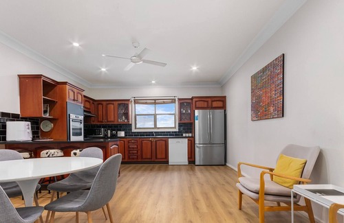 Waratah West Casa | Large Home in Waratah