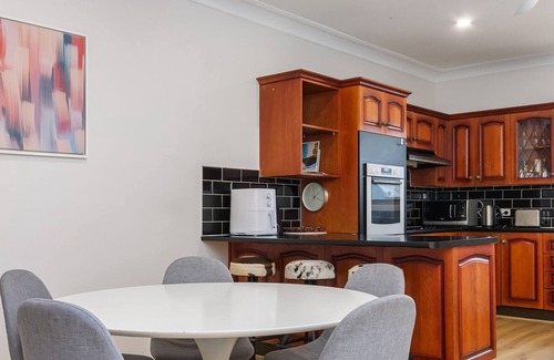Waratah West Casa | Large Home in Waratah