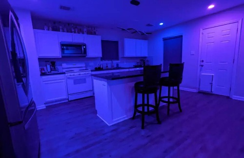 Southeast Houston Casa | Large Home! Theater + Ambient Living Room Near NRG.