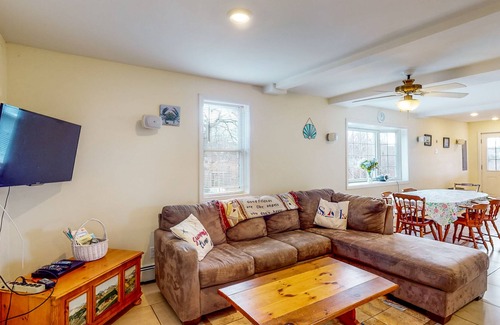 Onset Casa | Large home - W/D & firepit - special rates Oct-May