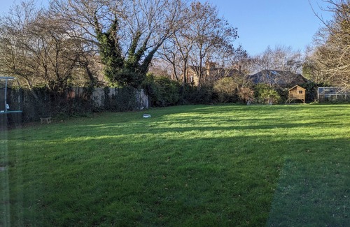 Sutton Cross Casa | Large home, w/gym, climbing wall, pet welcome, by coast, woods, park & village