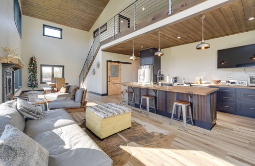 Sand Creek Cabina | Large Home w/ Land in Prairie Farm!