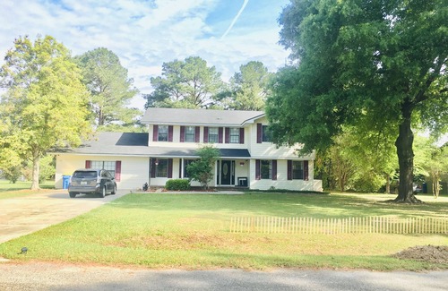 Tifton Casa | Large Home with A Pool & Four Bedrooms