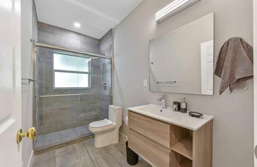River Oaks Casa | Large Home Wking Bed By Pmi Unit Bh