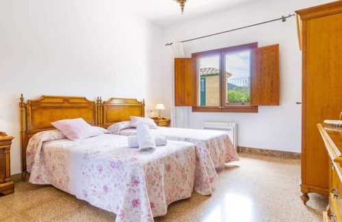 Urbanizacion Mont Ferrutx Villa | Large house in a location close to the city.