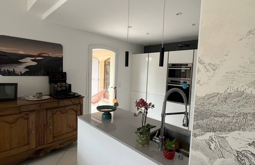 Menthon-Saint-Bernard Casa | Large house with ++ view, quiet, large garden, very close to lake and village