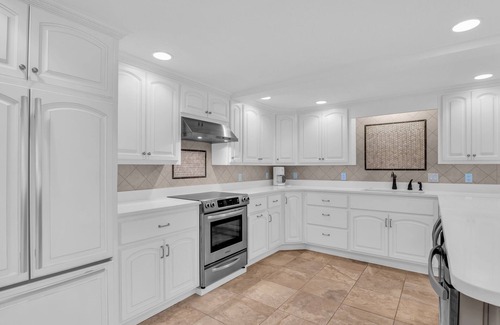 Sunrise Beach Casa | Large house and a great dock in quiet Spring Cove!
