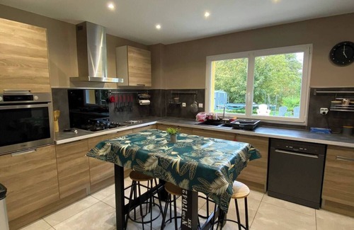 Roeze-sur-Sarthe Casa | Large house 14 pers. - quiet, garden, parking, amenities, close to 24H circuit