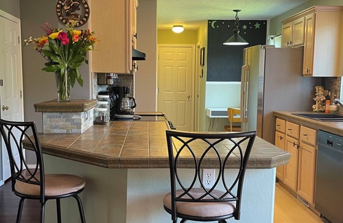 Latah Valley Casa | LARGE HOUSE IN ALL AGES GATED COMMUNITY ONLY 10 MINUTES FROM DOWNTOWN SPOKANE