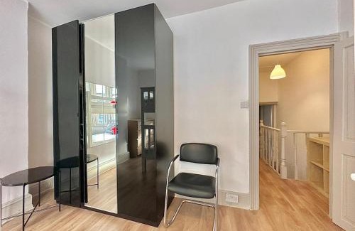 Evelyn Casa | Large house in Central 105
