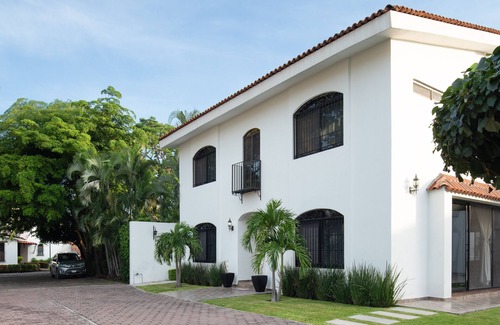 Colima Casa | Gran casa en comunidad cerrada a poca distancia del centro.
