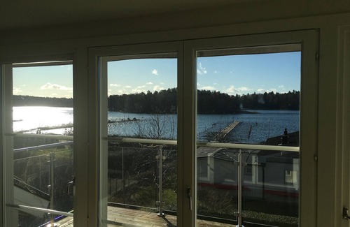 Danderyd Casa | ¡Casa grande cerca del agua, natación y áreas escénicas!