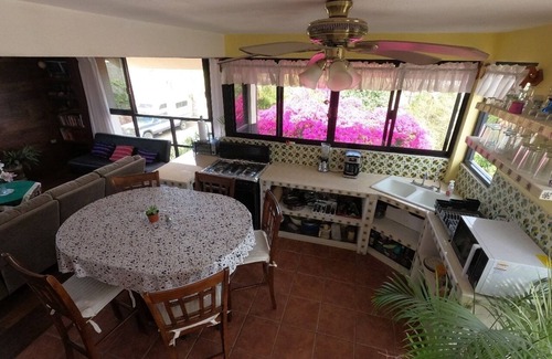 Mauricio Castro Casa | Espaciosa casa con espectacular vista y jardín grande