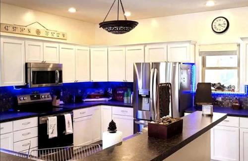 Rotterdam Junction Casa | Large House on Ballston Lake -Saratoga Springs with Private Beach, Dock, Jacuzzi