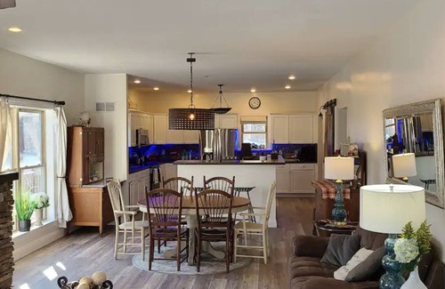 Rotterdam Junction Casa | Large House on Ballston Lake -Saratoga Springs with Private Beach, Dock, Jacuzzi