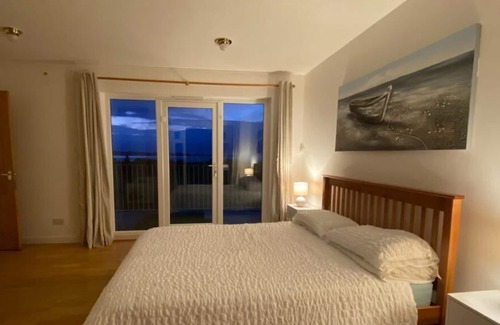Llanfairfechan Casa | Large house & private garden - stunning sea views
