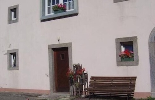 Le Bonhomme Casa | LARGE HOUSE SLEEPS 24 IN THE MIDDLE OF THE MEADOWS