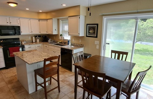 Glen Rock Casa | Large house that sleeps 10 on 15 acres near Heritage Rail Trails, Glen Rock, PA
