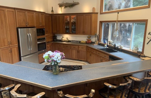 Fortuna Casa | Large house Up in the Redwoods perfect for large families. Pet friendly.