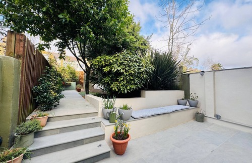 Penge Casa | Large House with Parking & Nearby Tube Station