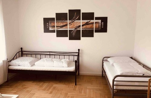 Verl Casa | Amplia casa de 6 habitaciones y 3 baños.