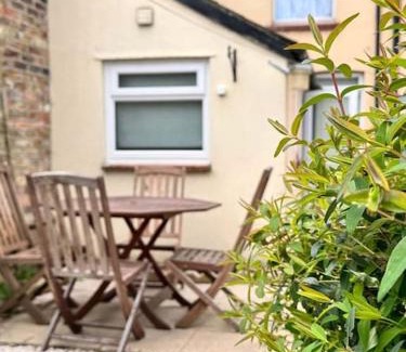 Fairfield Casa | Large house with fast trains to London