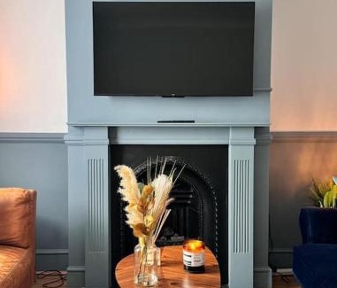 Fairfield Casa | Large house with fast trains to London