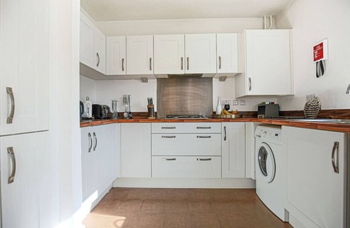 Fenny Stratford Casa | 🌟Large house with Free Parking, Smart TV & Garden🌟