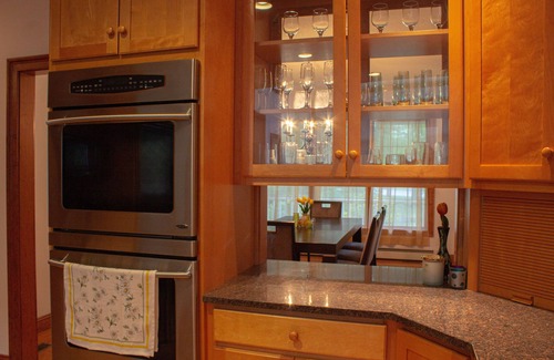 Tolland Casa | Large house with game-room, deck, bbq grill, basketball/volleyball nets.