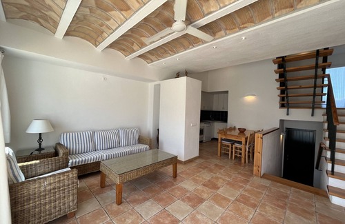 Fornells Chalet De Esquí | Amplia casa con pisinca comunitaria cerca del mar