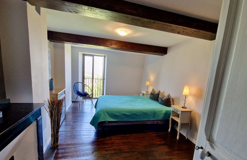 Roullens Casa | Large House with terrace - view of the City of Carcassonne