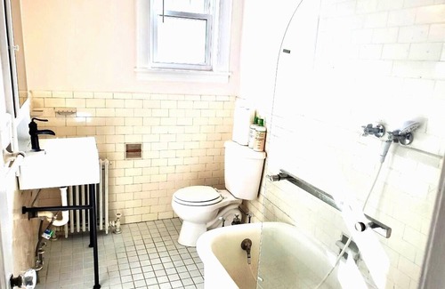 East Flushing Casa | Large Kingbed w Kitchennette!