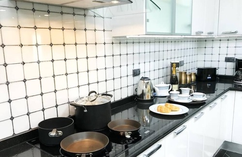 Khlong Ton Sai Condominio | Large Luxury Riverside Penthouse. 5 Star hotel area, close to Skytrain,