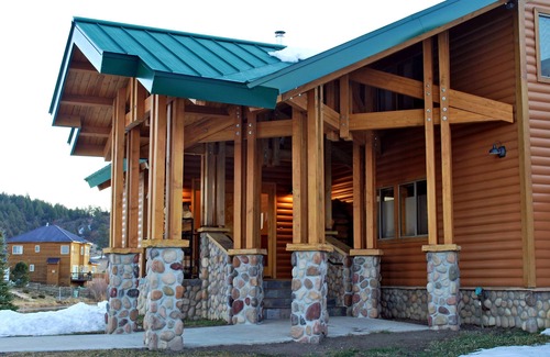Lake Hatcher Park Casa | Gran lago frente w / propio muelle y vistas a la montaña. Capacidad 20 Certificado VR19-379