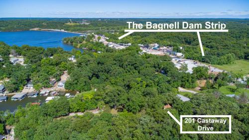 Lake Ozark Casa | Large Lake Tudor Home, Dock, 3 acres, walk to Bagnell Dam , 1 MM