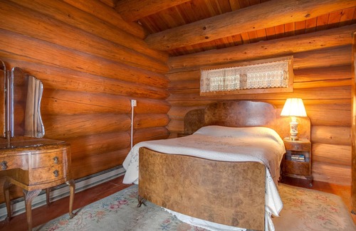 Hayden Lake Cabina | ¡NUEVO LISTADO! Gran cabina frente al lago w / jacuzzi privado / firepit / mesa de billar / muelle!