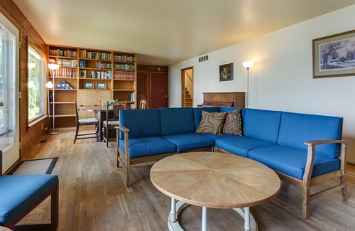 Sandpoint Casa | ¡NUEVO LISTADO! Casa grande, frente al lago con chimenea, parrilla de gas y vistas impresionantes del lago