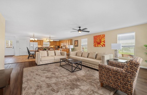 Gravois Mills Villa | Large Lakefront Villa on 7MM of Gravois arm on Lake of the Ozarks