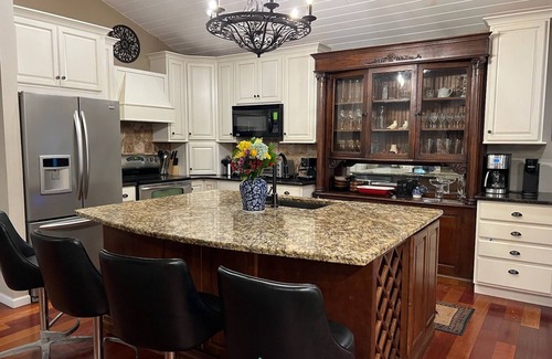 Twin Lakes Casa | Large Lakehouse with hot tub. walk to public beach in Twin Lakes WI